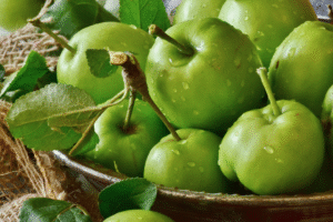 ஆப்பிள் பழத்தின் நன்மைகள் – தினமும் சாப்பிட்டால் கிடைக்கும் ஆரோக்கிய ரகசியங்கள் - Apple Benefits in Tamil